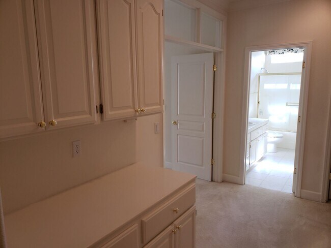 Building Photo - 3 BED 2 BATH HOUSE IN THE MARY LAKE SUBDIV...