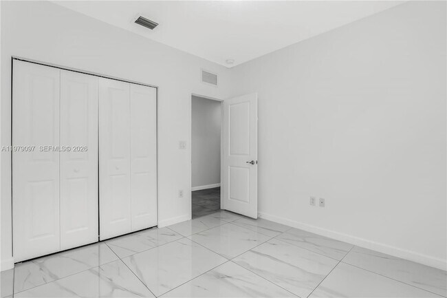 Building Photo - 2541 SE 1st St