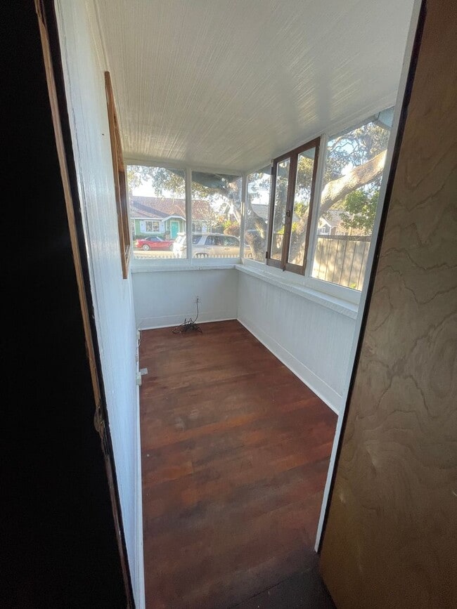 Building Photo - Pacific Grove quaint cottage