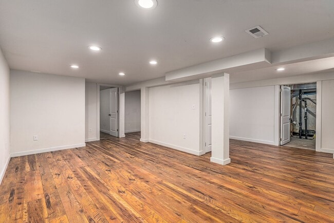 Building Photo - Charming 5-Bedroom South Hill Home Near Manito Park Coming Soon!