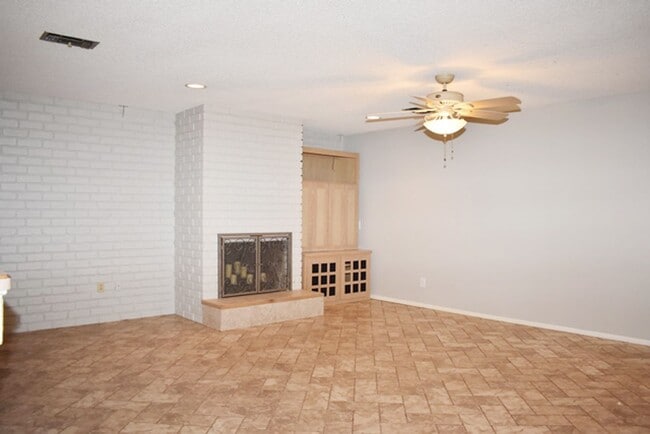 Building Photo - 837 Royal Terrace