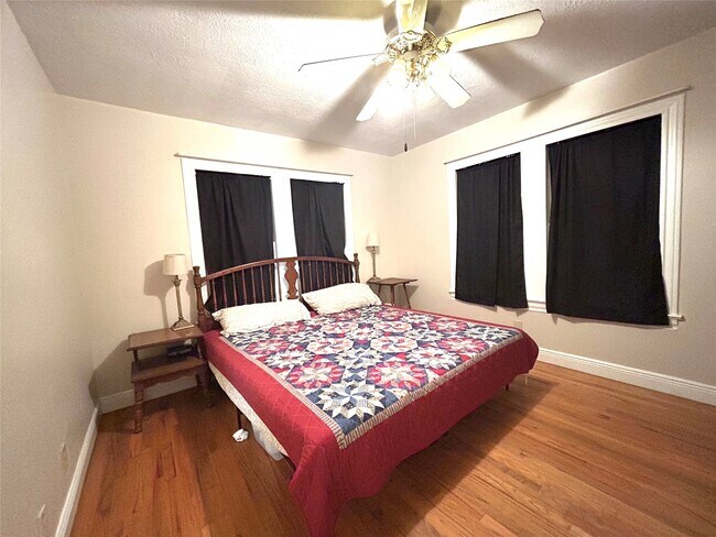 Building Photo - 4915 Houston Dr