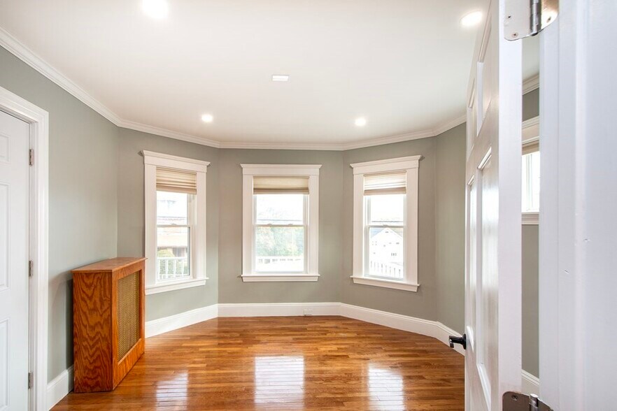 Building Photo - 181 Metropolitan Ave