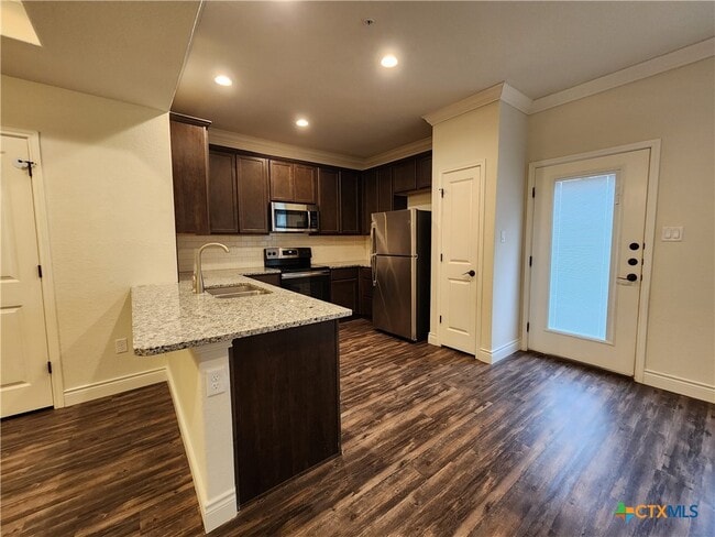 Building Photo - 340 Untermaier St