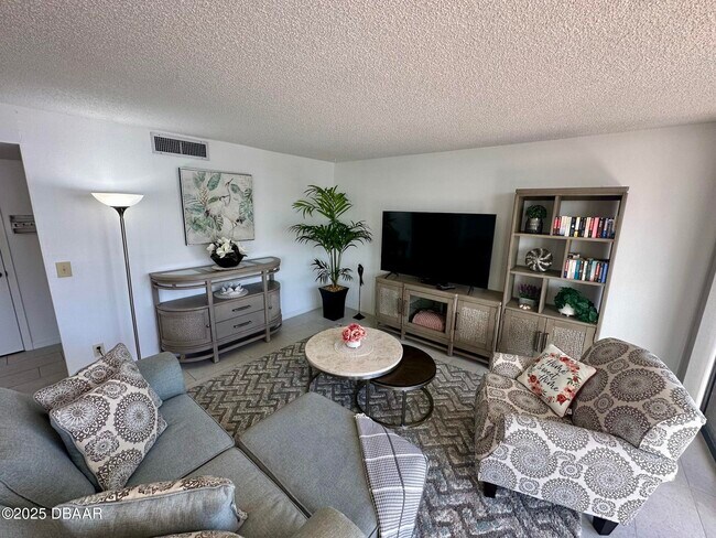 Building Photo - 2828 N Atlantic Ave