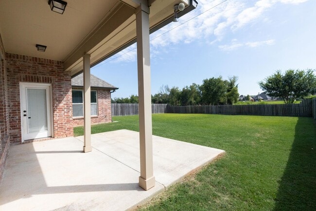 Building Photo - BEAUTIFUL RENTAL IN GATED COMMUNITY!
