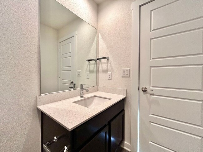 Building Photo - Spacious 4/BR 3/BA Home with Modern Upgrades