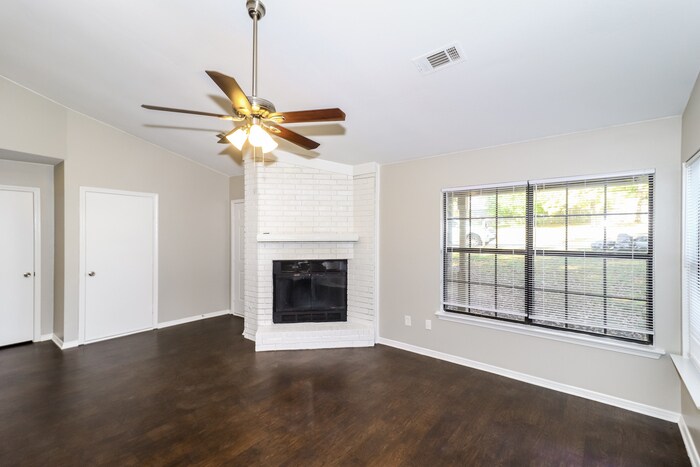 Building Photo - 1919 Calgary Trail