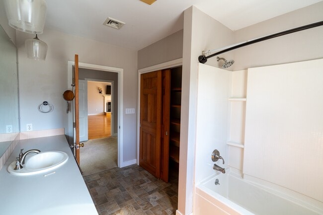 Building Photo - 363 Blackstrap Rd