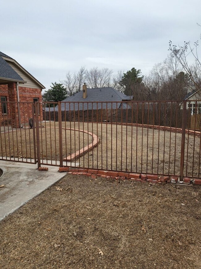 Building Photo - 604 Shadow Grove Ct