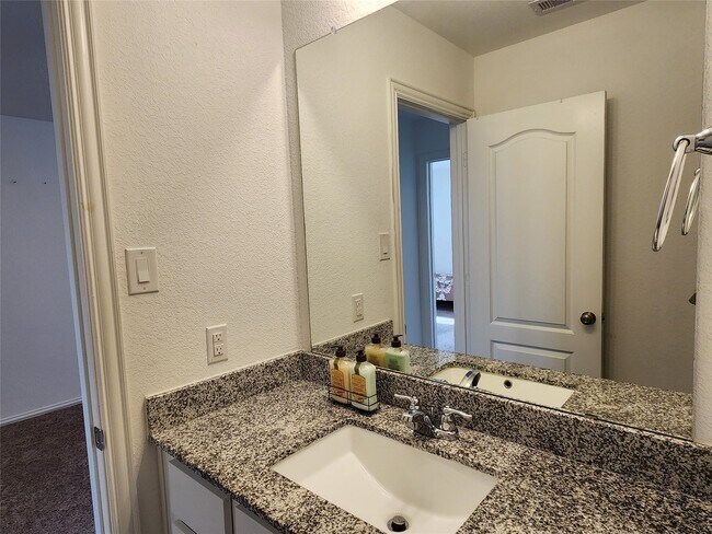 Building Photo - 31322 Whitfield Ct