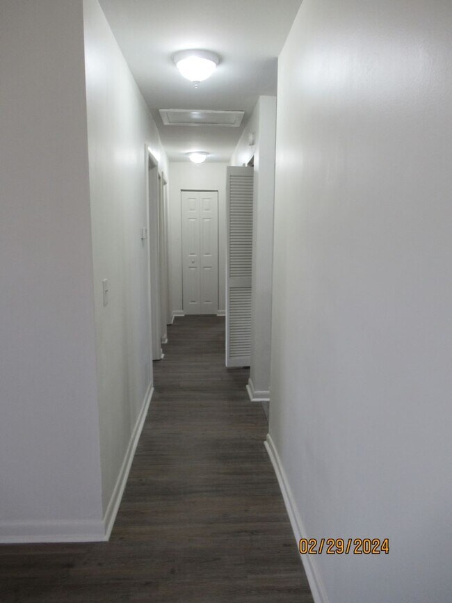 Building Photo - 3 Bedroom, 2 Bathroom in Willow Run