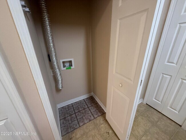 Building Photo - 5150 Playpen Dr