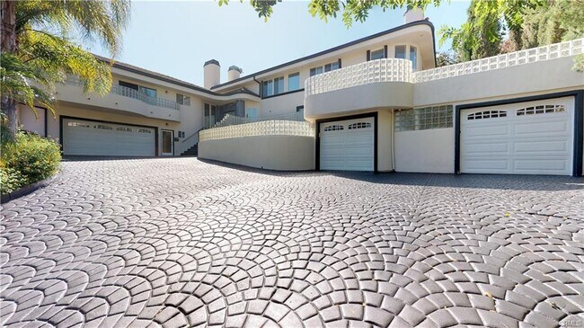 Building Photo - 22500 N Summit Ridge Cir