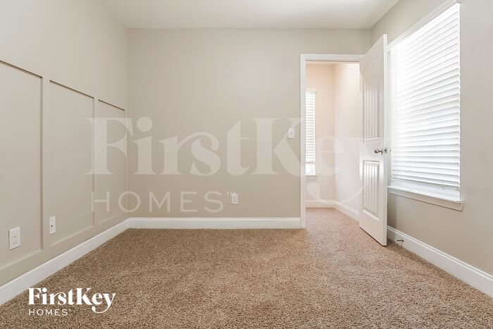 Building Photo - 2043 Village Ridge Cir