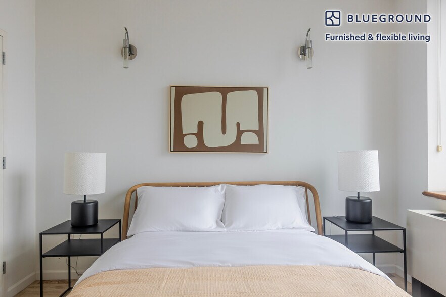 Building Photo - 635 W 42nd St