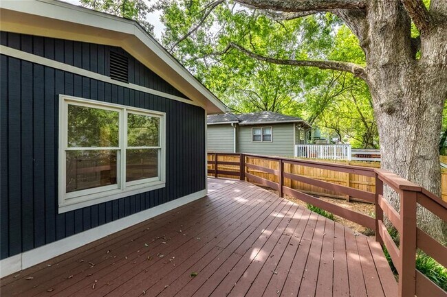 Building Photo - 487 Pasley Ave SE