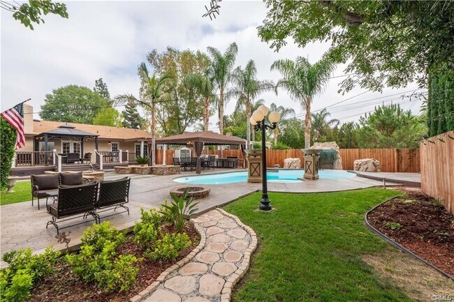 Building Photo - 18834 Devonshire St