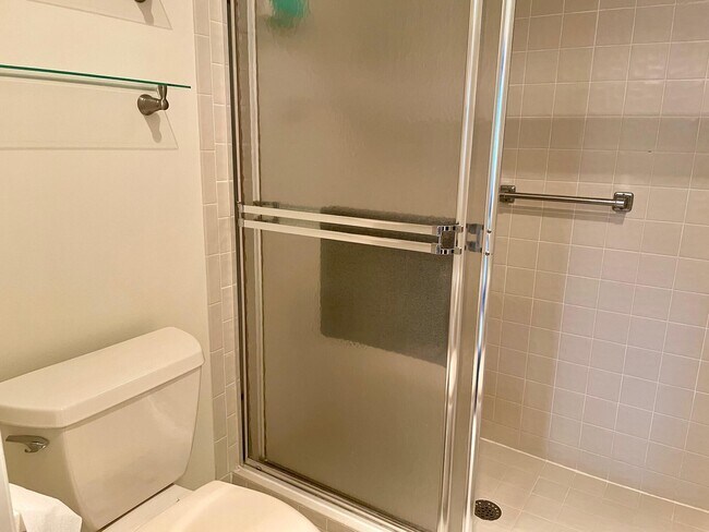 Building Photo - 9709 Shadybrook Dr