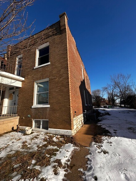 Building Photo - 1460 Laurel St