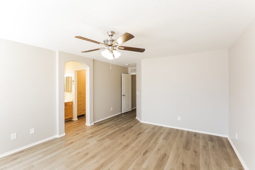 Building Photo - 8156 W Hammond Ln