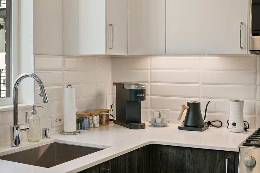 Building Photo - 516 Broadway E