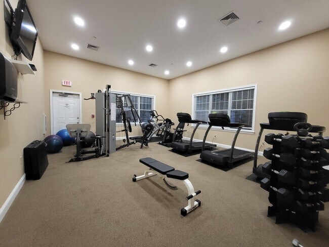 Building Photo - 295 Salem St