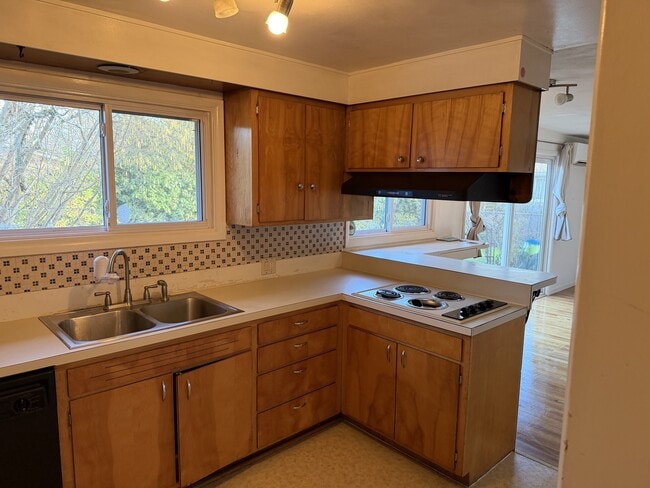 Building Photo - 3525 River Rd