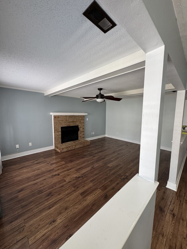Building Photo - 1449 Berkshire Dr