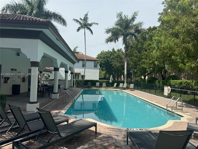 Building Photo - 1048 NE 30th Ave