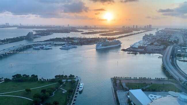 Building Photo - 888 Biscayne Blvd