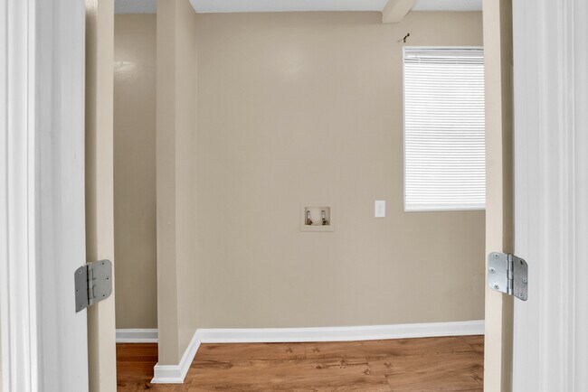 Building Photo - 2222 Bacon Park Dr