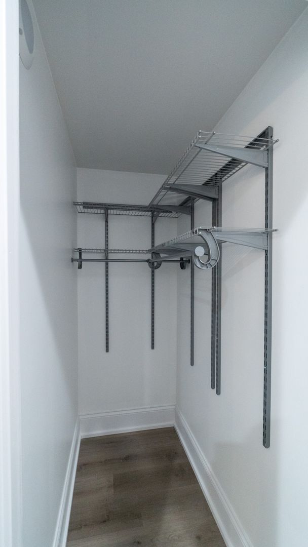 Building Photo - Contemporary 2-Bed, 2-Bath Garden Apartment in Uptown – Move-In Ready!