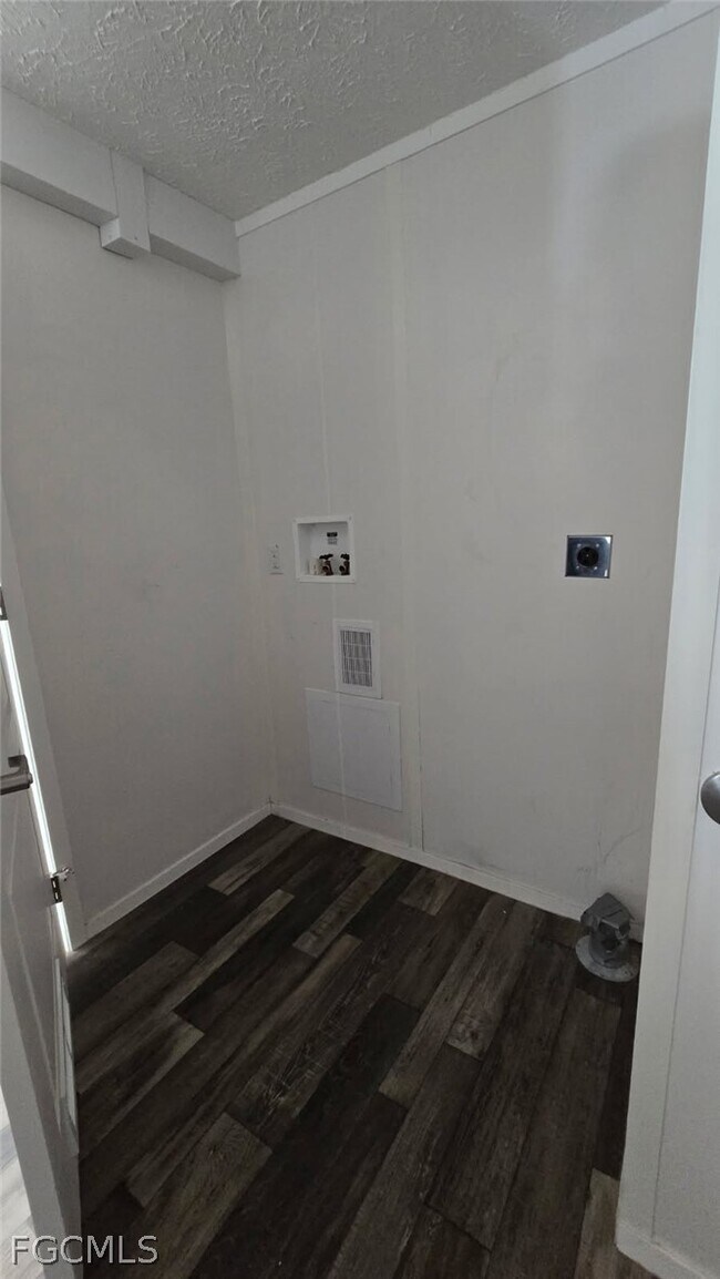 Building Photo - 4850 Pioneer 16th St