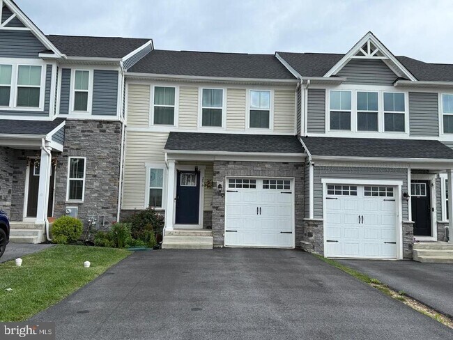 Building Photo - 256 Chase Dr