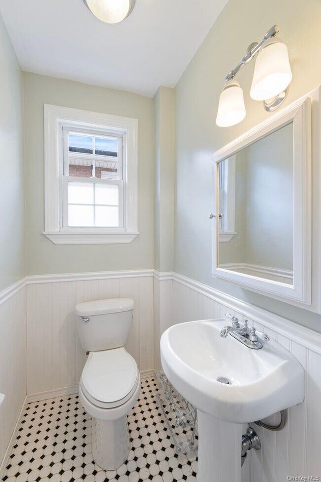 Building Photo - 216 Lakeview Pl