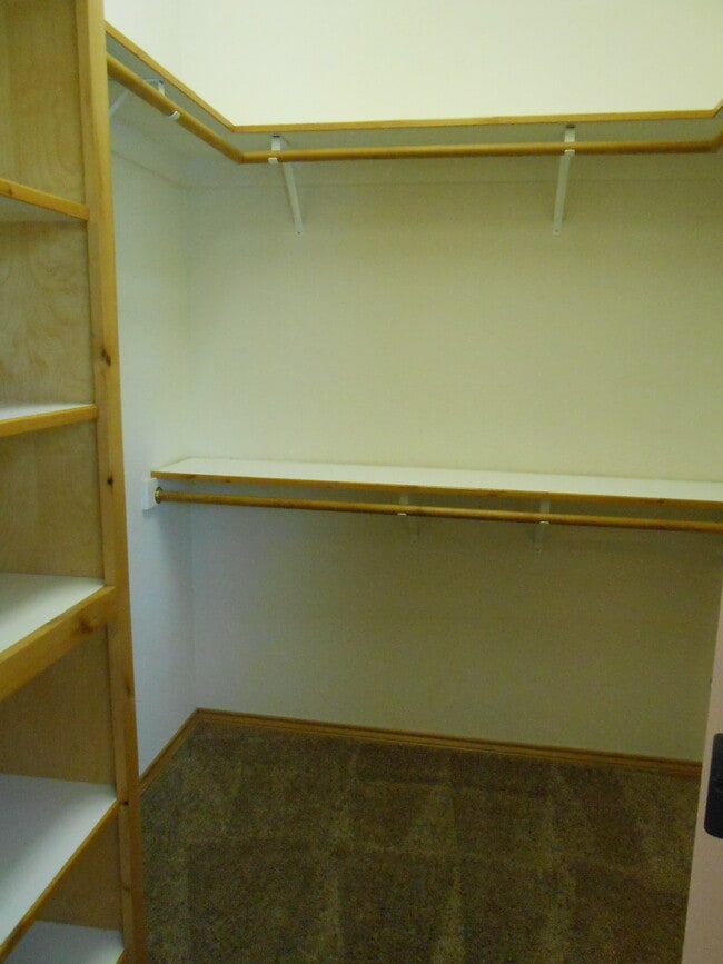 Building Photo - 1021 SW Crosscut Ct