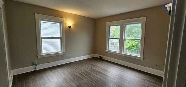 Building Photo - 10325-10325 Bernard Ave