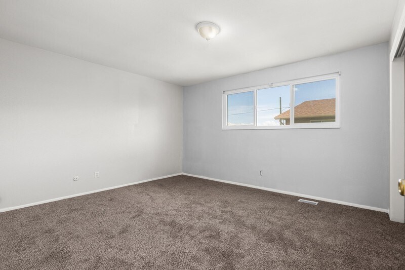 Building Photo - 80 N 400 E