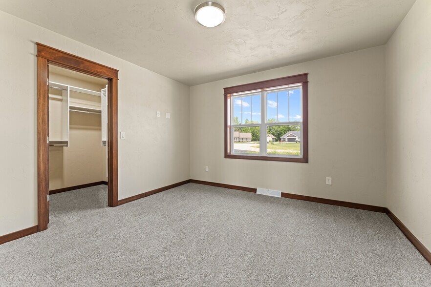 Building Photo - 5373 Pasture Ct