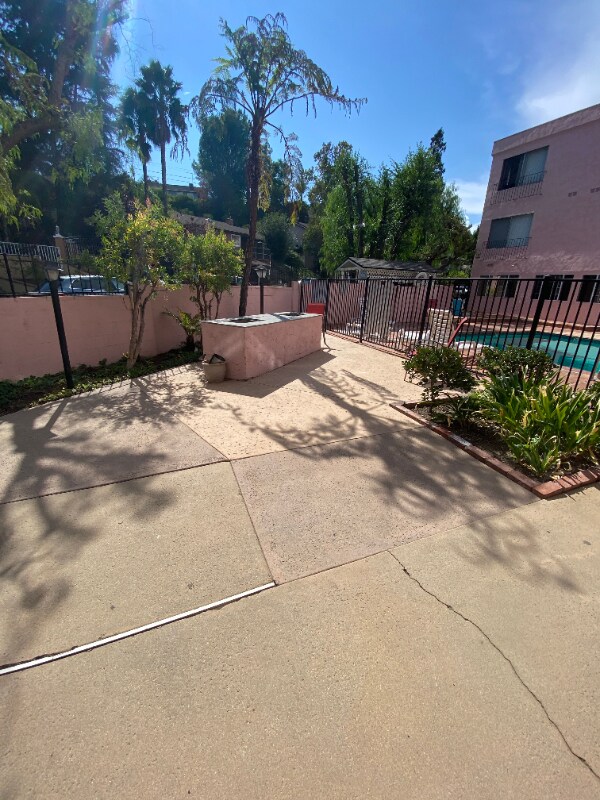 Building Photo - 10831 Fruitland Dr