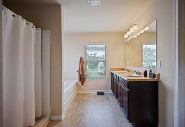 Building Photo - 108 Aviary Ln