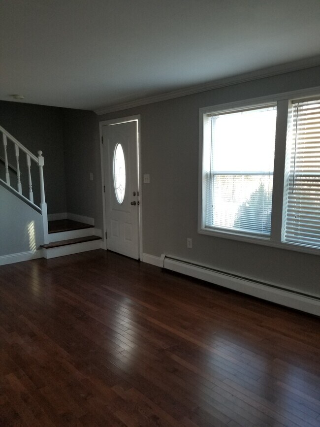 Building Photo - 370 High St