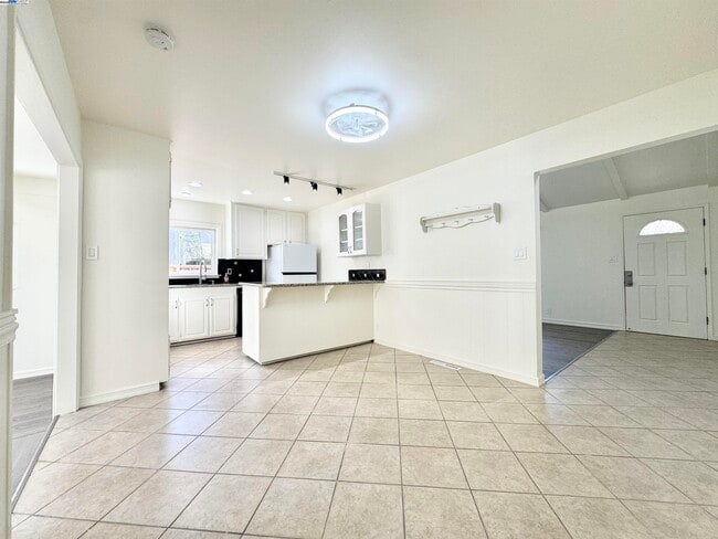 Building Photo - 15560 Calgary St