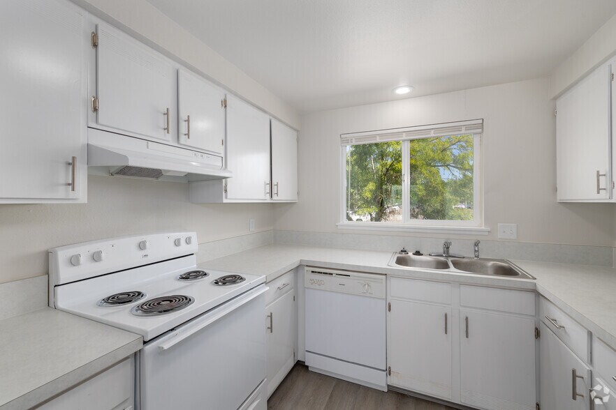 2BR, 1BA - 832SF - The Vicinity