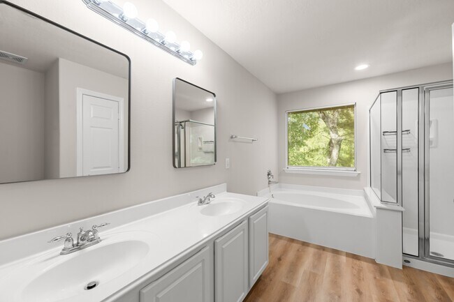 Building Photo - 211 N Burberry Park Cir