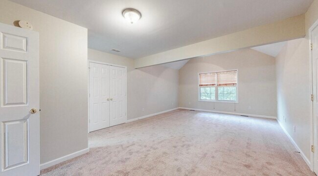 Building Photo - 1106 Oatlands Park