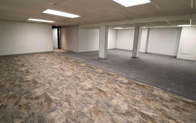 Building Photo - 4554 Sandringham Dr