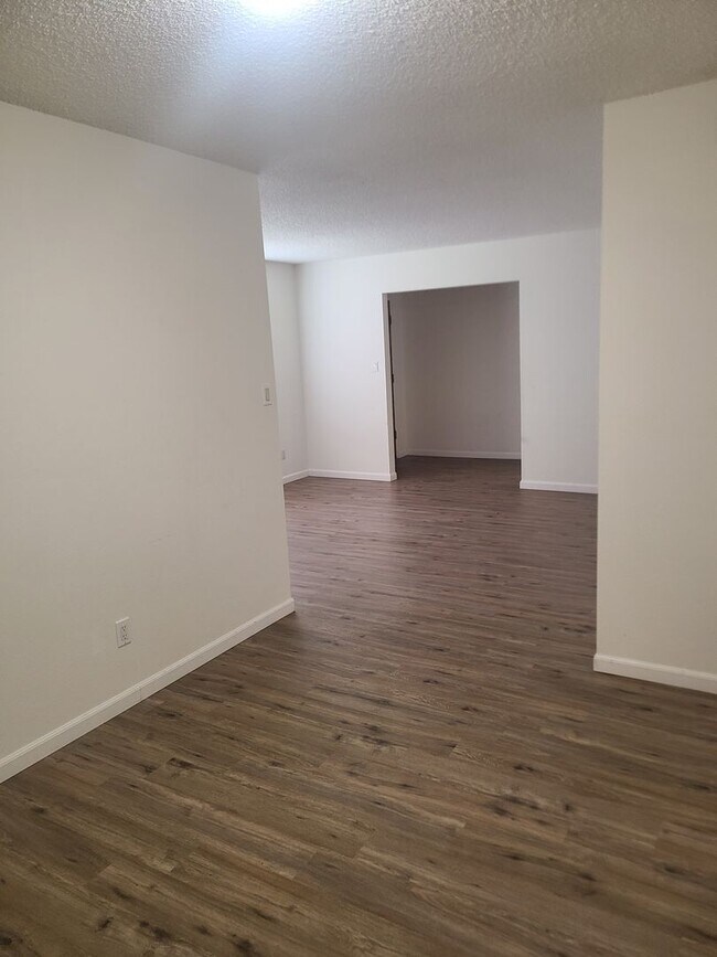 Building Photo - GREAT 3BR/2BA Home in Nice NE Heights Area SHOWING 2/10 5PM