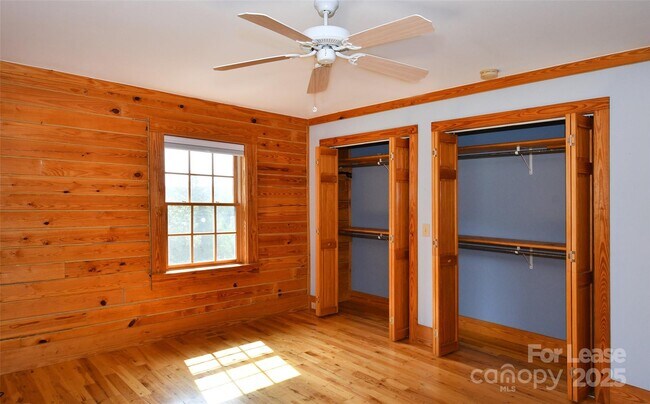 Building Photo - 187 Rustic Rd